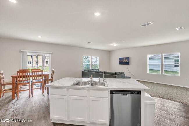 Photo - 339 Albacete Rd