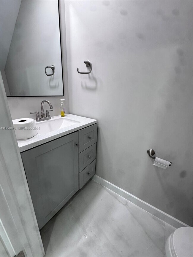 Photo - 755 N Crescent Dr Unit B