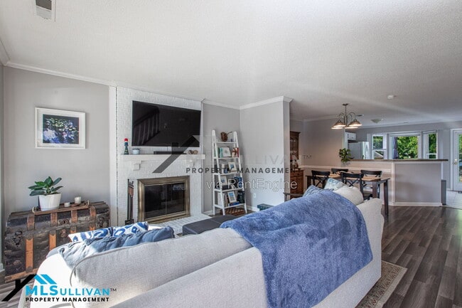 Photo - 208 Standish Dr