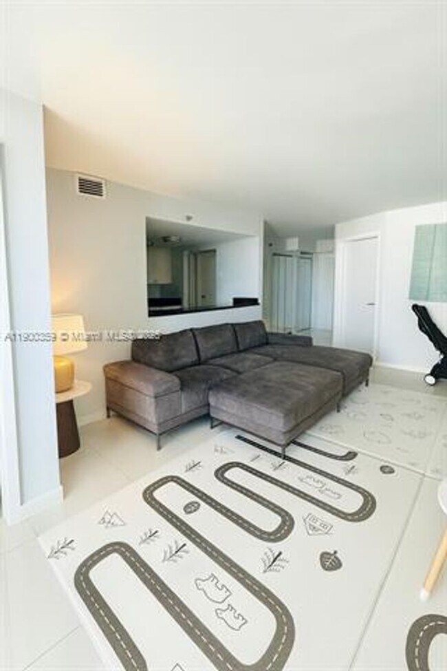 Photo - 2401 Collins Ave Unidad 2401 Collins Ave appt 1209