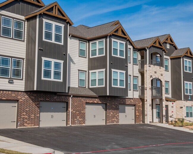 97 North Oak Apartments Kansas City, MO