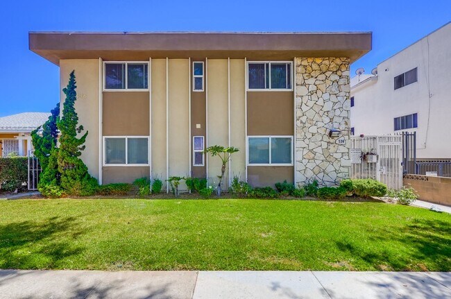 Building Photo - 536 S Flower St Unit 06