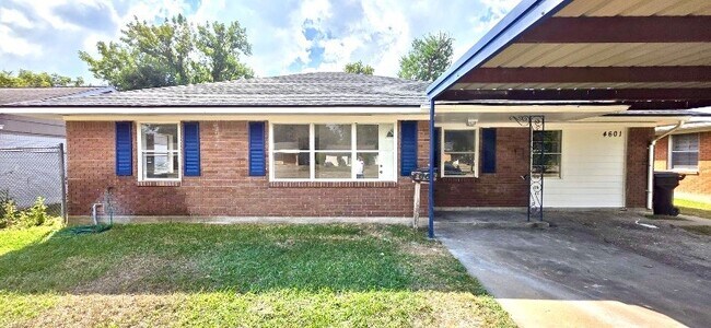 Building Photo - 4601 W 43rd St