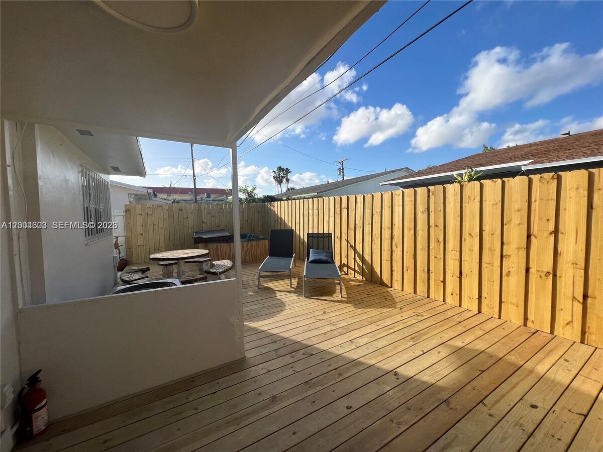 Photo - 15 SE 13th St Unit 17