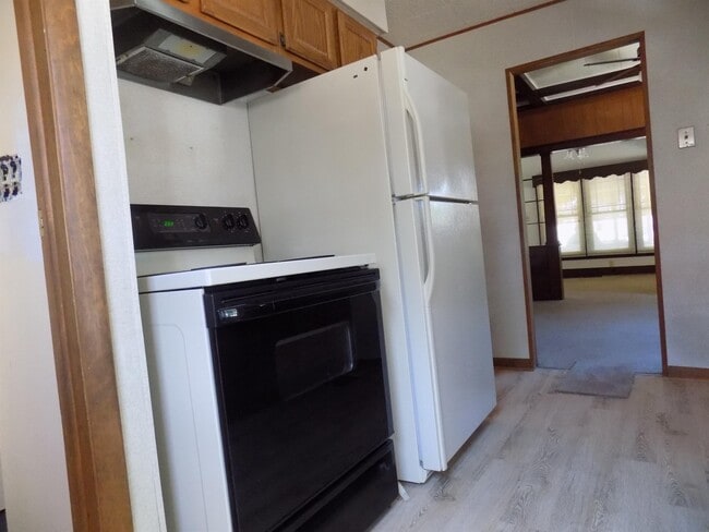 Photo - 614 N Clinton St