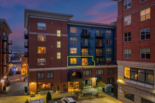 Photo - 960 Harris Ave