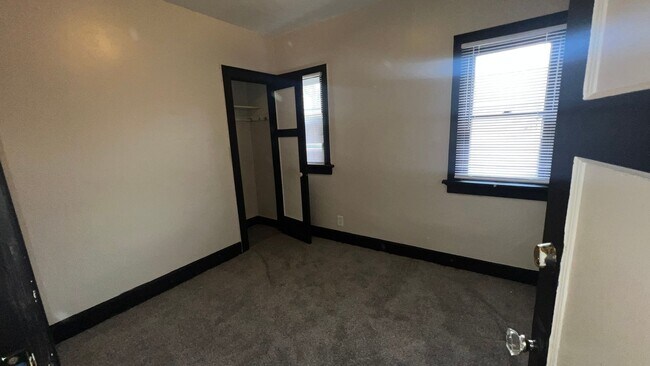 3328 N 38th St Unidad whole house