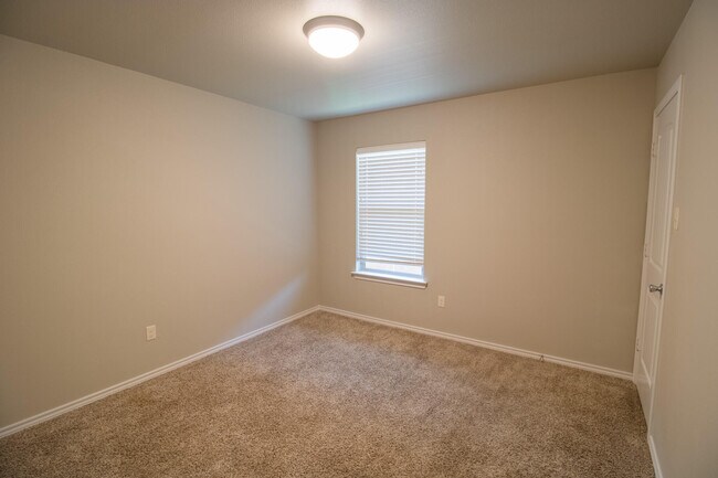 Photo - 9801 Avenue W