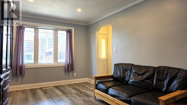 Photo - 739 Vaughan Rd