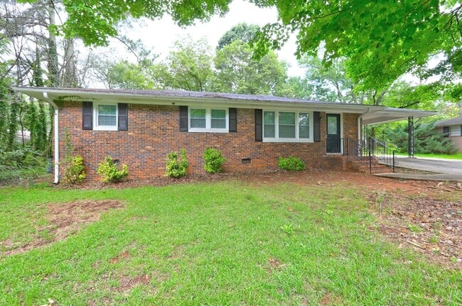 Building Photo - 2069 Hillcrest Dr Rental