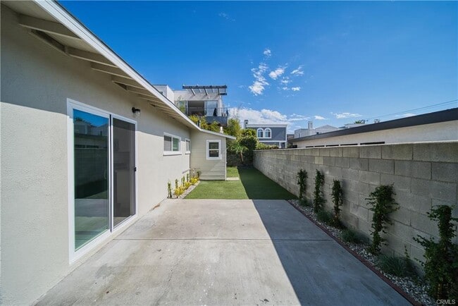 Building Photo - 926 Manhattan Beach Blvd Unit B