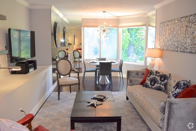 Building Photo - Telegraph Hill Furnished Condo- 1 Car Park...