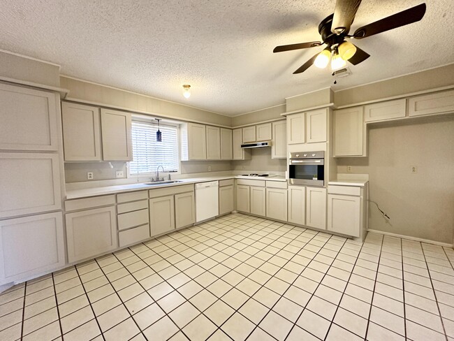 Photo - 7006 Vinton Ave