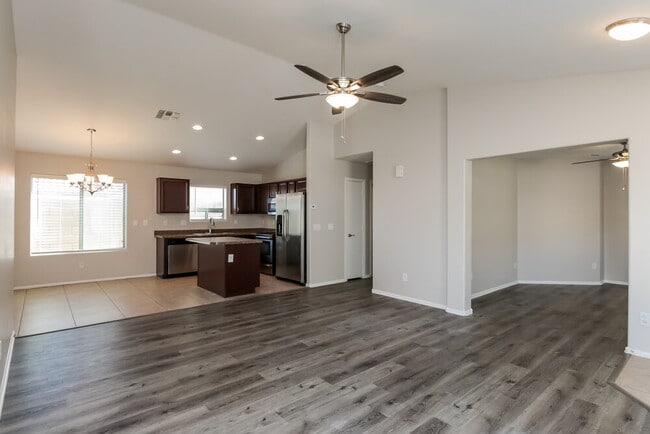 Photo - 1658 E Shari St