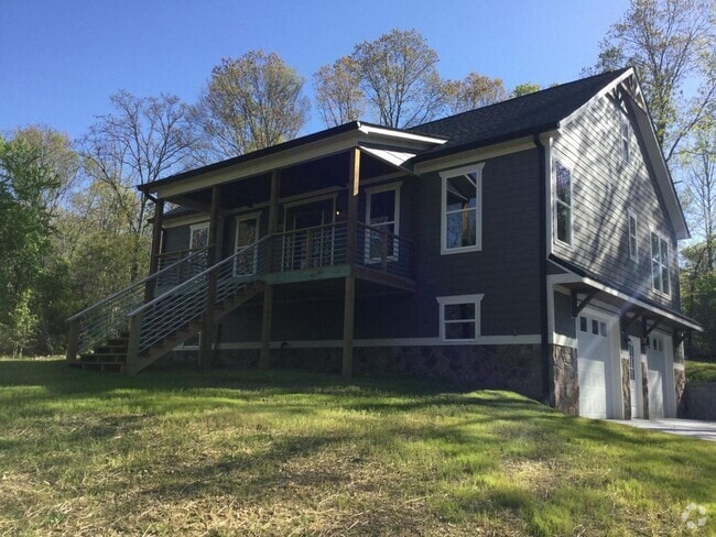 Building Photo - Private 3/2 in Harrison Coming SOON! Must ... Rental