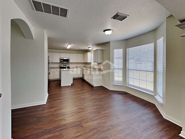 Photo - 515 Chinkapin Oak Dr