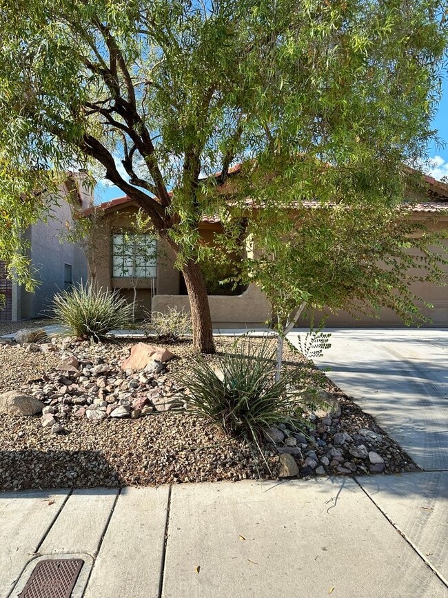 Building Photo - Gorgeous 2 bed/2Ba Home