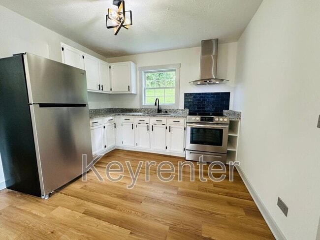Photo - 800 Gertrude Ave