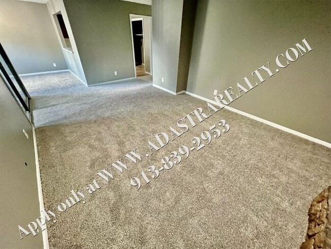 Photo - Updated 3 Bedroom 1 Bathroom Apartment in ...