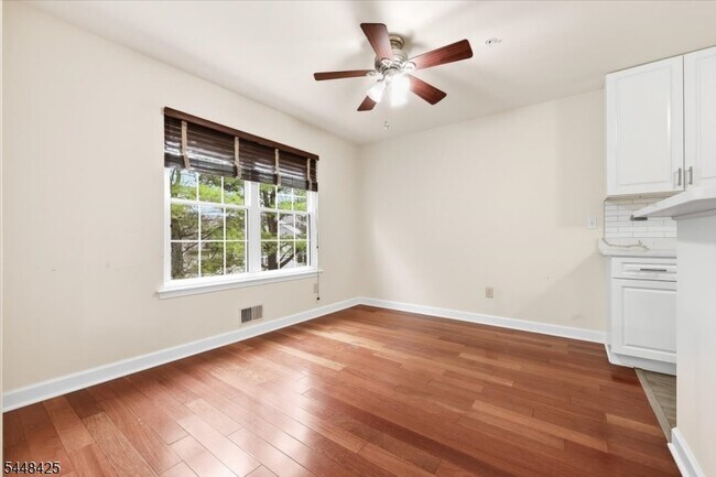 Photo - 604 Knollwood Ct