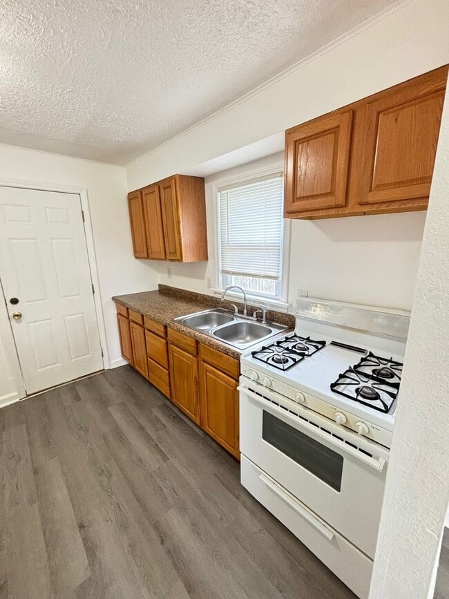 Photo - 418 N High St