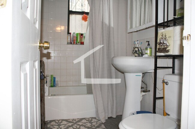 Photo - Great Deal for 9/1! 4-bed, 1-bath Apt Near Public Transportation