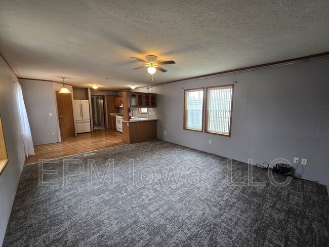 Photo - 700 W Ridgeway Ave