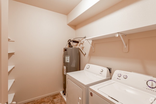 2BR, 2BA - 972 SF