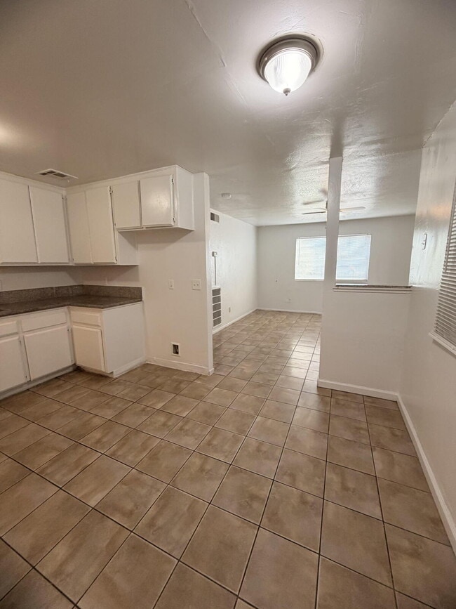 Photo - Spacious 3 Bed / 1 Bath Apartment with Open Layout & In-Unit Laundry Unit A
