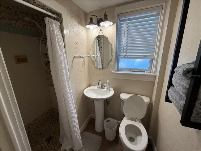 Photo - 824 E University Ave