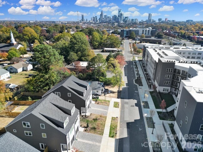 Photo - 2432 Arty Ave