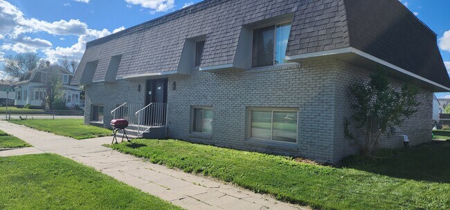 Photo - 522 5th St W Apartments Unit #3