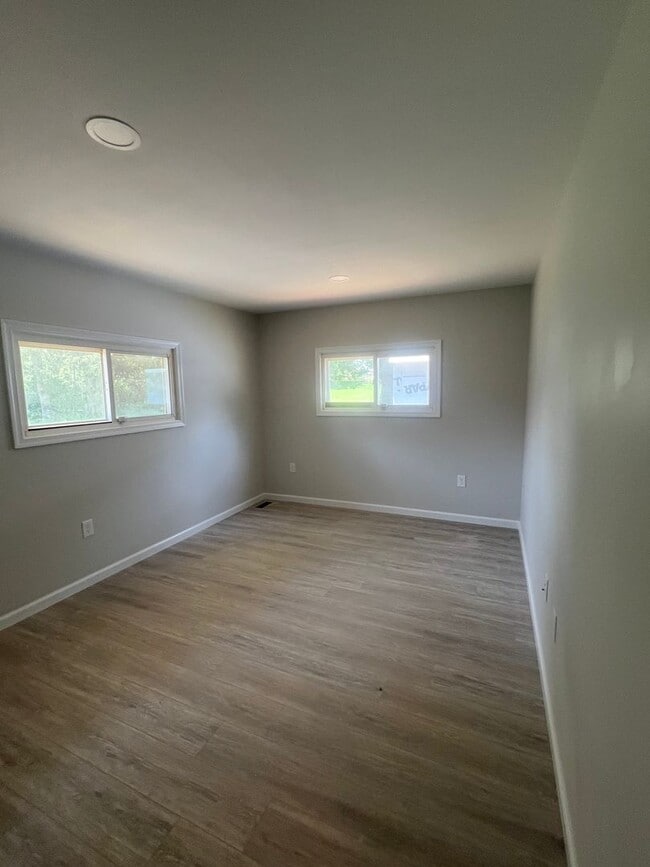 Photo - 403 D St