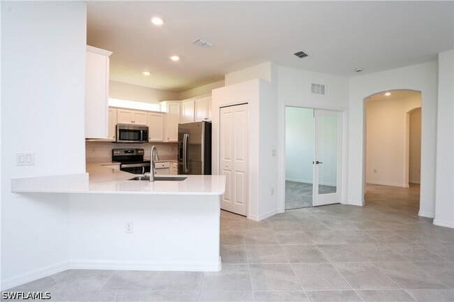 2599 Vine Ave