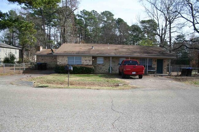 Photo - Longview - 1500-1502 Arland Dr.