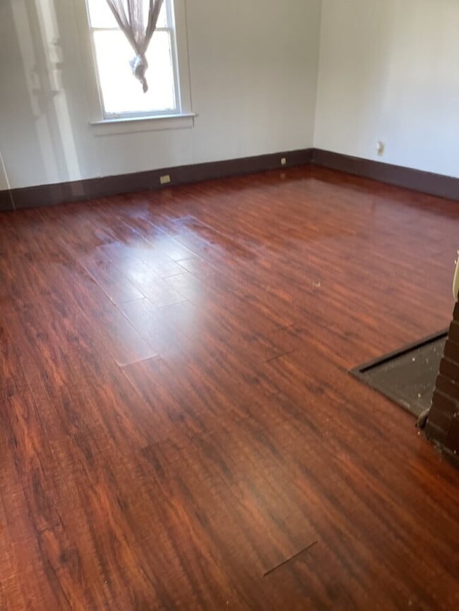 Photo - "Charming 2-Bed Home with Hardwood Floors in Laurens, SC!"