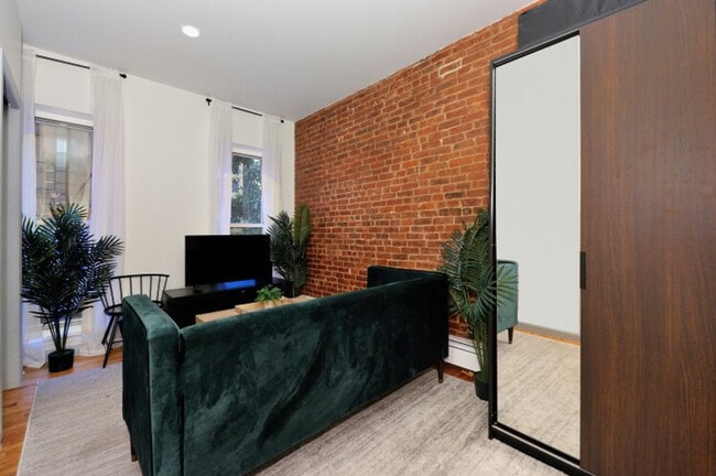 Photo - 338 W 36th St. Unidad ID1323943P