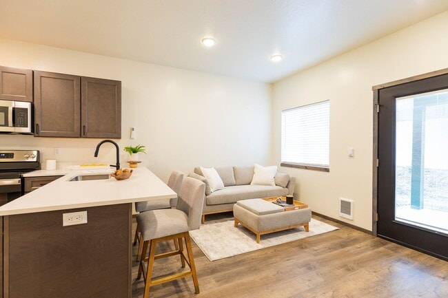 Photo - Newer 2 Bedroom 2 1/2 bathroom Hayden Town...