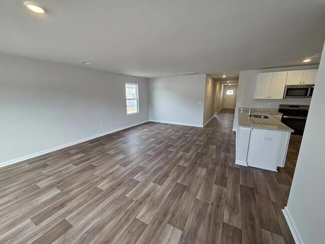 Photo - 532 Runaway Train Dr