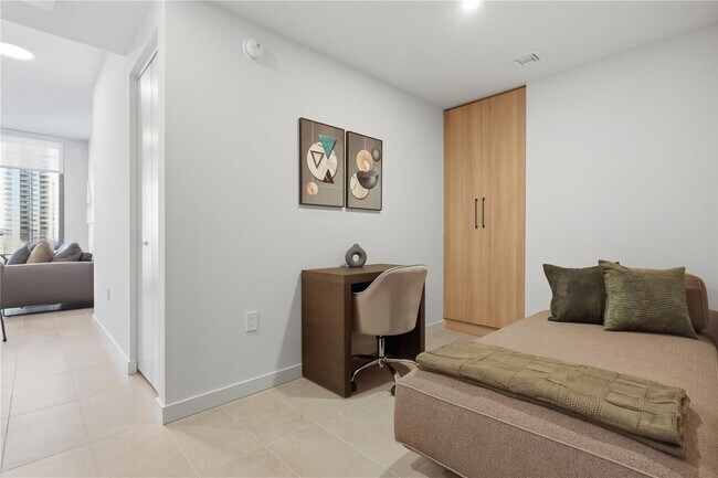 Photo - 121 NE 5th St Unidad 3511
