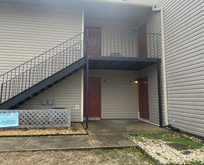 Building Photo - 1128 Southwood Dr
