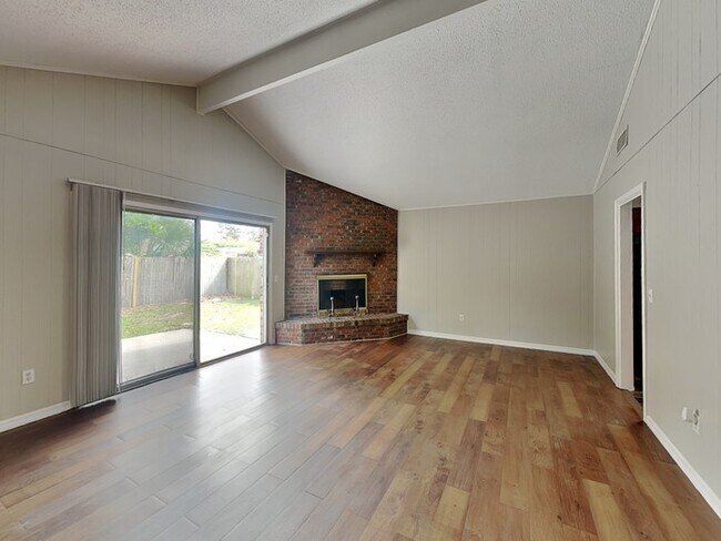 Photo - 595 Charles Carroll St