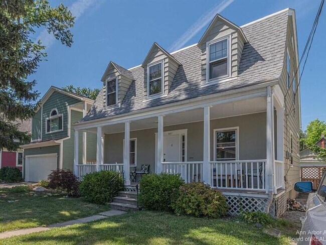 Photo - 927 Woodlawn Ave