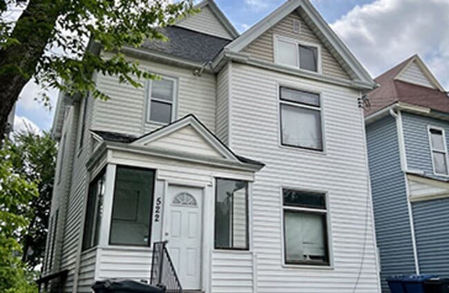Building Photo - 522 12th Ave SE Unit #1