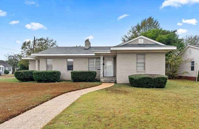 Building Photo - 1630 1st Ave Unit 1