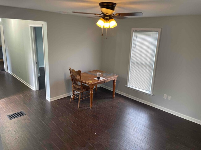 Photo - 300 Crawford St