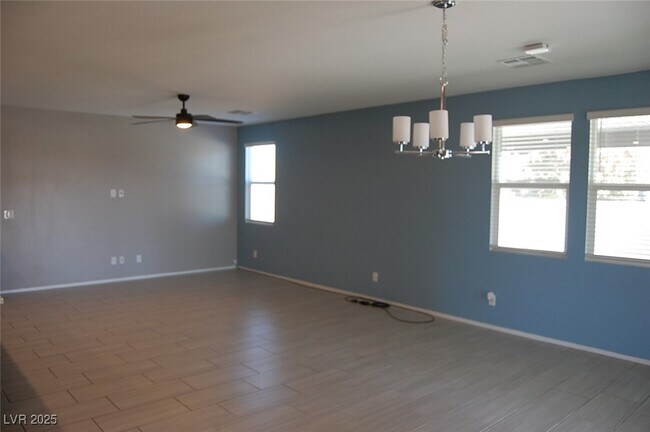 Photo - 6471 Burke St