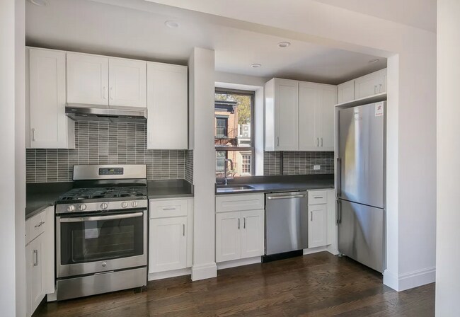 395 Bleecker St