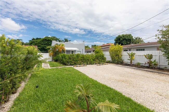 Photo - 2275 NW 33rd St