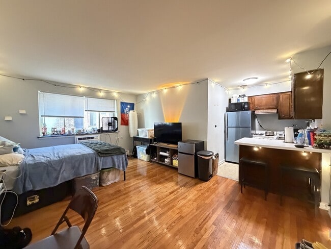 Building Photo - 2620 N Hampden Ct Unit J07P